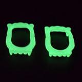 2Pcs Green Vampire Teeth Fangs Glow in The Dark Plastic Fake Vampire Teeth Sharp Teeth Halloween Decor Luminous Dentures Gags and Practical Joke Ornaments,Gags and Practical Joke Toys,Novelty Toys