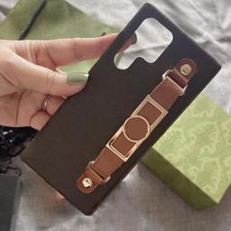 Wristband Designer Phone Case for Samsung Galaxy S25 S24 S23 S22 Plus S21 S20 Note 20 Ultra Luxury Leather Wrist Strap Velvet Lining Hardwares Back Cover Funda Coque 11